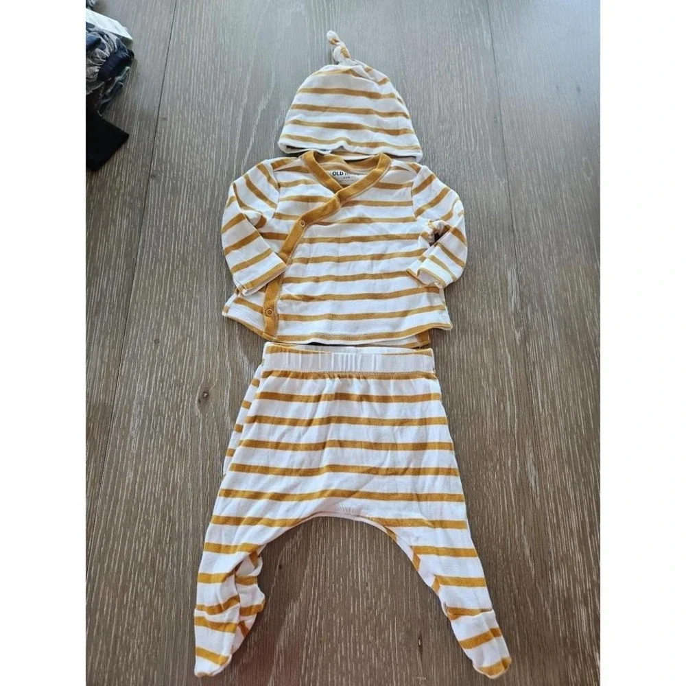Old navy baby set 0-3‎ mos